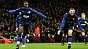 Danny Welbeck (l.) feiert mit Wayne Rooney sein Tor gegen Arsenal.