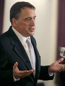 Der stellvertretende UN-Sondergesandte Peter Galbraith hat sich mit seinem Chef Kai Eide wegen des Wahlbetrugs in Afghanistan angelegt und wurde gefeuert.