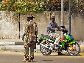 Die Verunsicherung in Nigeria ist groß. Offenbar planten die Islamisten, noch viel mehr Menschen mit in den Tod zu reißen.