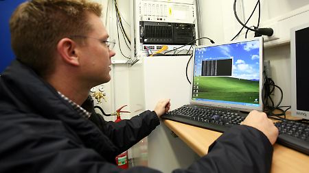 Die Messstation ermittelt im Sekundentakt die Menge des Wolkenwassers oder die Energieflüsse zwischen Meer und Atmosphäre und überträgt die Daten nach Kiel.