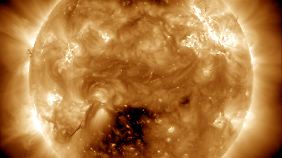 Die Bilder sind beeindruckend: Eine Plasmawolke umgibt die Sonne.