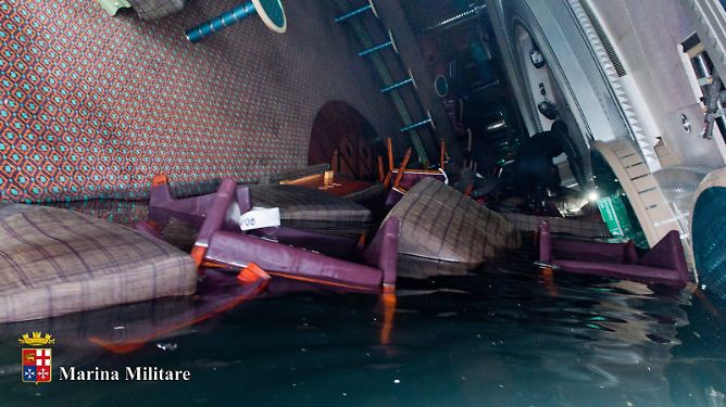 "Es ist gruselig, jedes Mal": Taucher durchkämmen die "Costa Concordia"
