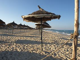 Leerer Strand im Urlaubsort Sousse in Tunesien.