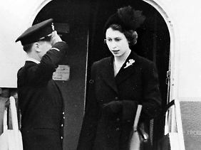 Abreise als Kronprinzessin, Rückkehr als Königin: Elizabeth II. am 7. Februar 1952.