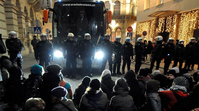 "Es hat sich ausgetanzt", lautete das Motto der Demonstranten.