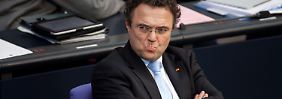 Innenminister Friedrich beharrt auf der Beobachtung der Abgeordneten.