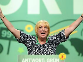 Grünen-Chefin Roth setzt auf Rot.