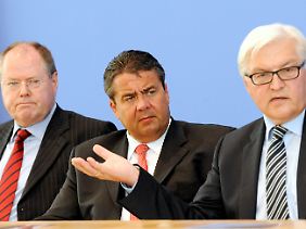 3 Männer, aber nur ein K: Steinbrück, Gabriel und Steinmeier sind die Troika der SPD. Doch wer tritt 2013 gegen Merkel an?