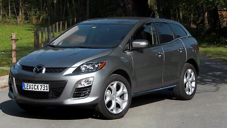 Der Mazda CX-7 erhält erstmals eine AdBlue-Einspritzung zur Verringerung der Stickoxid-Emissionen.
