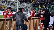 "Das ist Krieg und kein Fußball": Mehr als 70 Tote bei Fußball-Krawallen in Ägypten