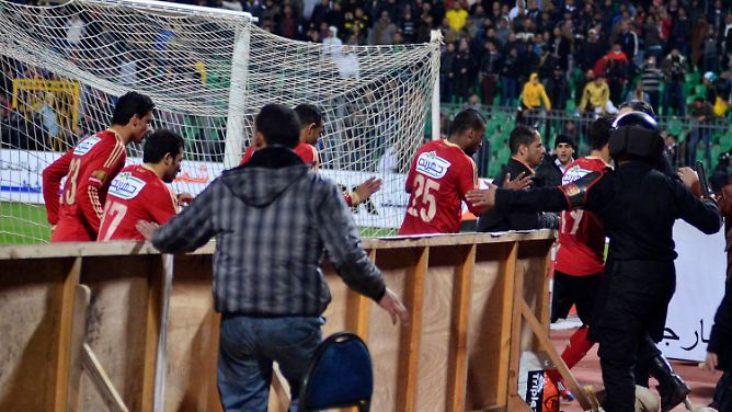 "Das ist Krieg und kein Fußball": Mehr als 70 Tote bei Fußball-Krawallen in Ägypten