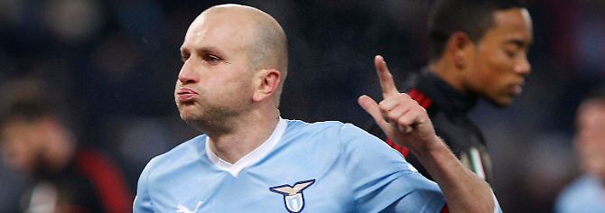 Die Entscheidung: Lazios Stürmer Tommaso Rocchi hat soeben das 2:0 gegen den AC Mailand erzielt.