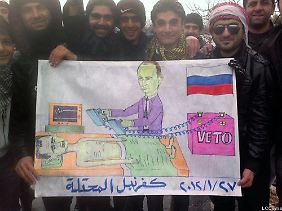 Auch die Rolle Russlands wird von den Demonstranten scharf kritisiert.