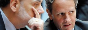 Ben Bernanke (l.) und Timothy Geithner (r.): Wie entwickelt sich die US-Wirtschaft 2012?