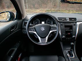 Die Ausstattung beim Suzuki Kizashi ist üppig.