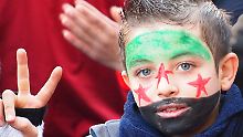 Ein Junge auf einer Anti-Assad-Demo in Idlib.