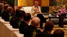 Angela Merkel bewegt sich auf dünnem Eis. Peking ist ein wichtiger Handelspartner.