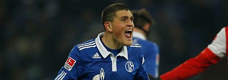 Was ist denn los?, scheint Schalkes Kyriakos Papadopoulos zu fragen. Nicht viel. Sein Team spielt nur 1:1. 