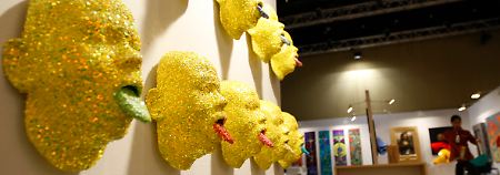 "Zungen" des indischen Künstlers Ebenezer Sunder Singh auf der artParis-Abu Dhabi Modern and Contemporary Art Fair im Jahr 2008.