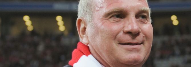 Helfer in der Not: Uli Hoeneß.