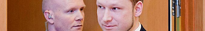 Erste Fotos seit dem Massenmord: Breivik versucht großen Auftritt