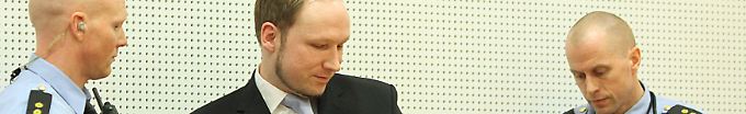 Erste Fotos seit dem Massenmord: Breivik versucht großen Auftritt