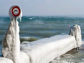 Dieses Verbotsschild am Genfer See ist dieser Tage wohl eher überflüssig.