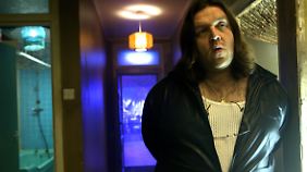 "Hmm, was wollen die denn hier?" Nick Frost spielt nur eine Nebenrolle. Das ist auch so gewollt.