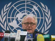 "Es gab weitreichenden Betrug": Der UN-Sondergesandte in Afghanistan, Kai Eide, bei der Pressekonferenz in Kabul.