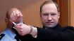Hitlergruß trotz Handschellen: Breivik genießt das Blitzlichtgewichter 