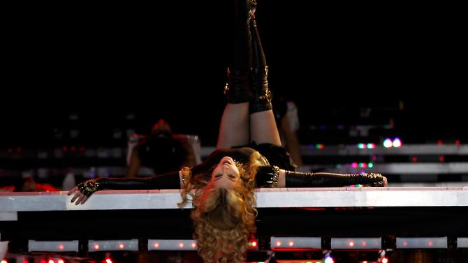 Madonna zeigt beim Super Bowl, was sie kann.