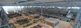Mehr Platz für die Mäntel: Trockentest im neuen Hauptstadtflughafen