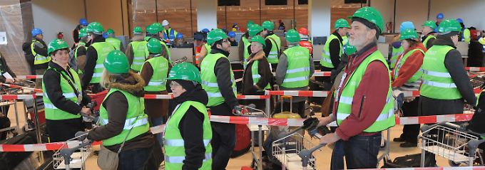 Mehr Platz für die Mäntel: Trockentest im neuen Hauptstadtflughafen
