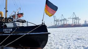 Komplettsperrung der Elbe: Frost und Schnee sorgen für Chaos