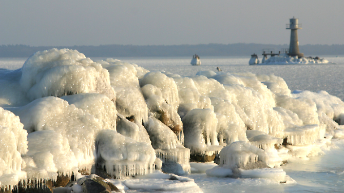 Der Eiswinter hat die kleine Ostseeinsel Ruden zwischen Rügen und Usedom fest im Griff.