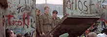 Ein Loch in der Berliner Mauer am 11. November 1989.
