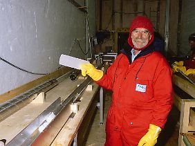 Professor Heinz Miller bei seiner Arbeit.