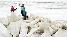 Letzte Schneeschauer am Freitag: Das Wochenende startet eisig kalt