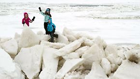 Letzte Schneeschauer am Freitag: Das Wochenende startet eisig kalt