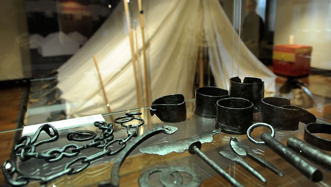 Fundstücke aus dem Römerlager bei Hedemünden sind im m Welfenschloss in Hann ausgestellt.