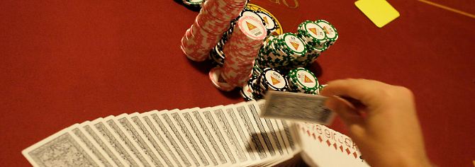 Mit Pokern kann man viel Geld gewinnen - und viel Geld verlieren.