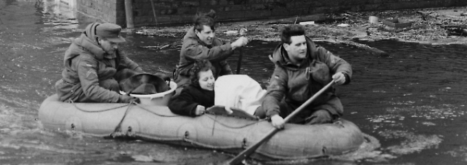 Als Helmut Schmidt zum Helden wurde: Die große Sturmflut von 1962