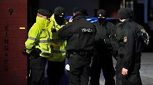 Razzia gegen verdächtige Rocker: Polizei stürmt Bordell