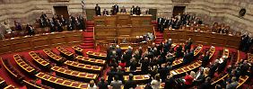 Am Sonntag dürfte das griechische Parlament etwas besser gefüllt sein. Schließlich geht es um die Zukunft des Landes.