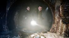 Poldek (Robert Wieckiewicz) und der Soldat Bortnik (Michal Zurawski), der nach Juden in den Kanälen sucht.
