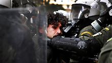 Abgeordnete debattieren Sparpaket: Proteste in Griechenland gehen weiter