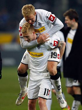 Marco Reus (u.) und Mike Hanke schossen schon nach 15 Minuten eine 2:0-Führung heraus.