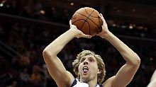 Nowitzki schlägt sich wieder glänzend.