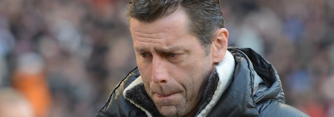 Skibbe nach dem 0:5 in Stuttgart.