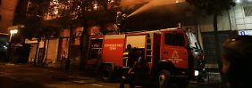 Das Attikon-Kino in Athen steht in Flammen.